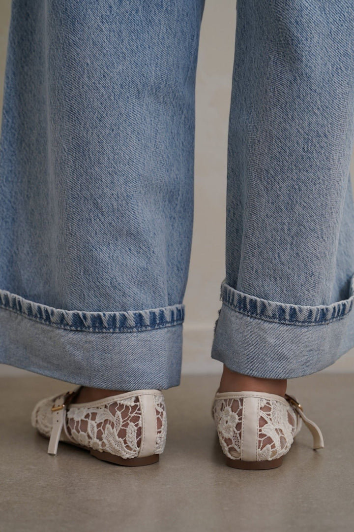 WHITE LACE MARY-JANES