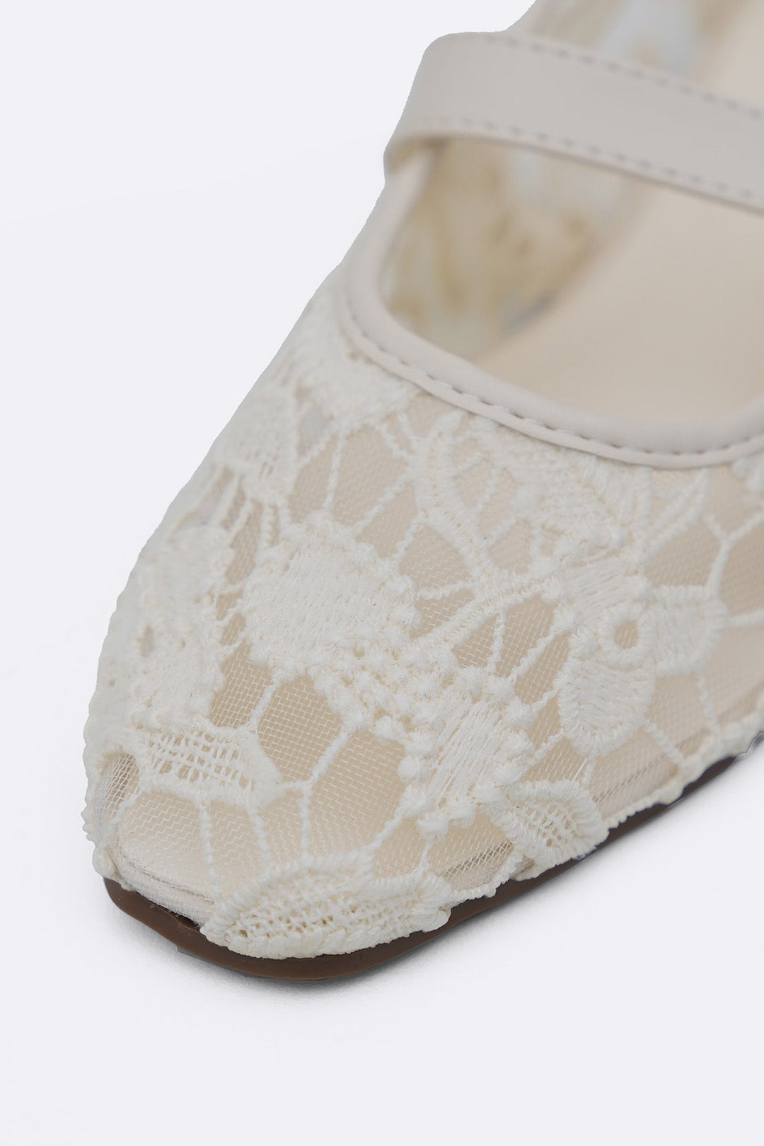 WHITE LACE MARY-JANES