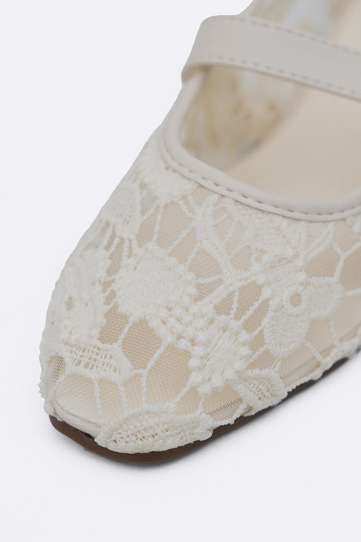 WHITE LACE MARY-JANES