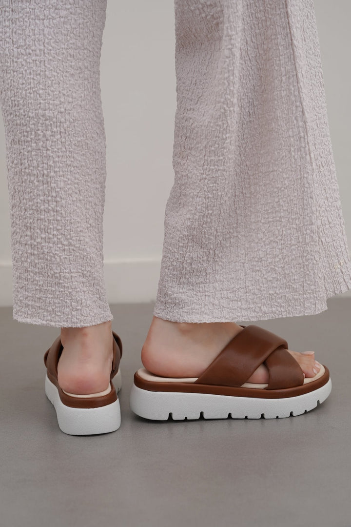 BROWN LEATHER MAMA CROSS SLIDES