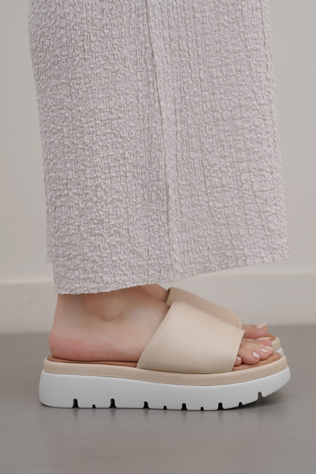 CREAM LEATHER MAMA PLATFORM SLIDES