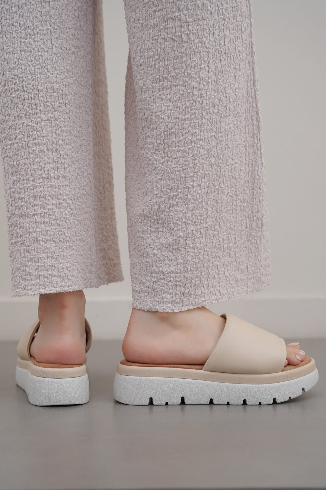 CREAM LEATHER MAMA PLATFORM SLIDES