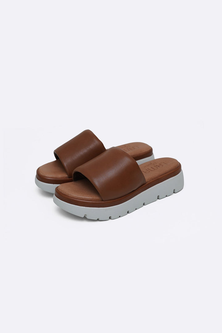 TAN LEATHER MAMA PLATFORM SLIDES