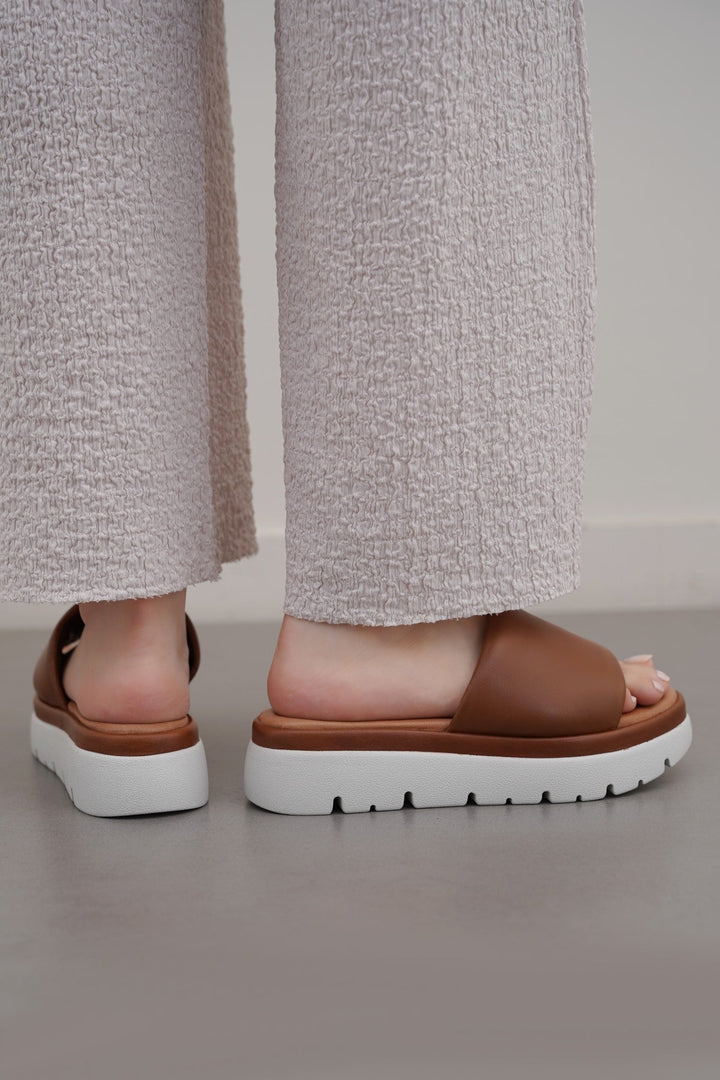 TAN LEATHER MAMA PLATFORM SLIDES