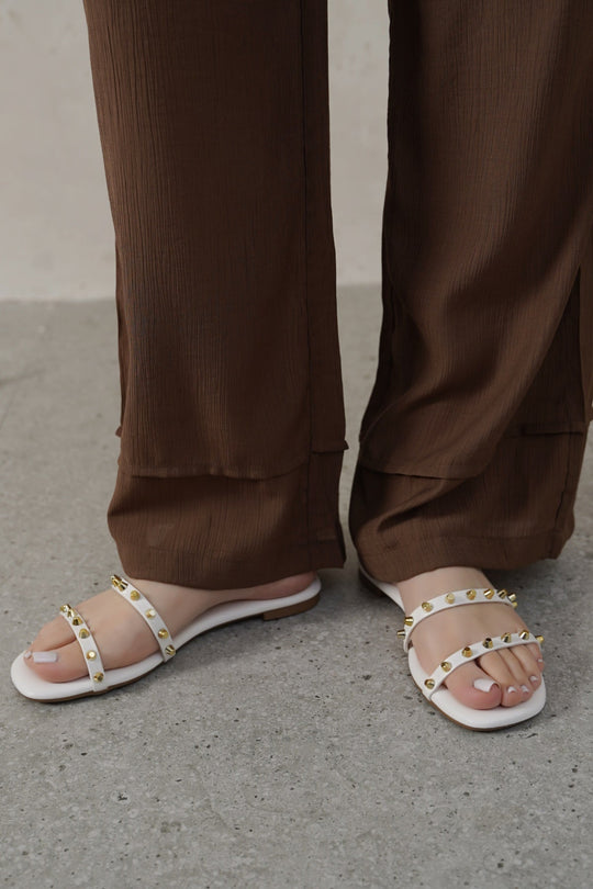 WHITE MINIMAL STUDDED SLIDES