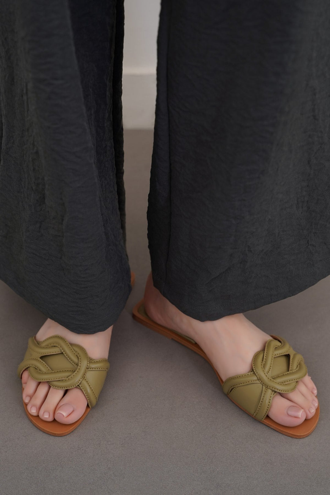 OLIVE MAUI STITCH SLIDES