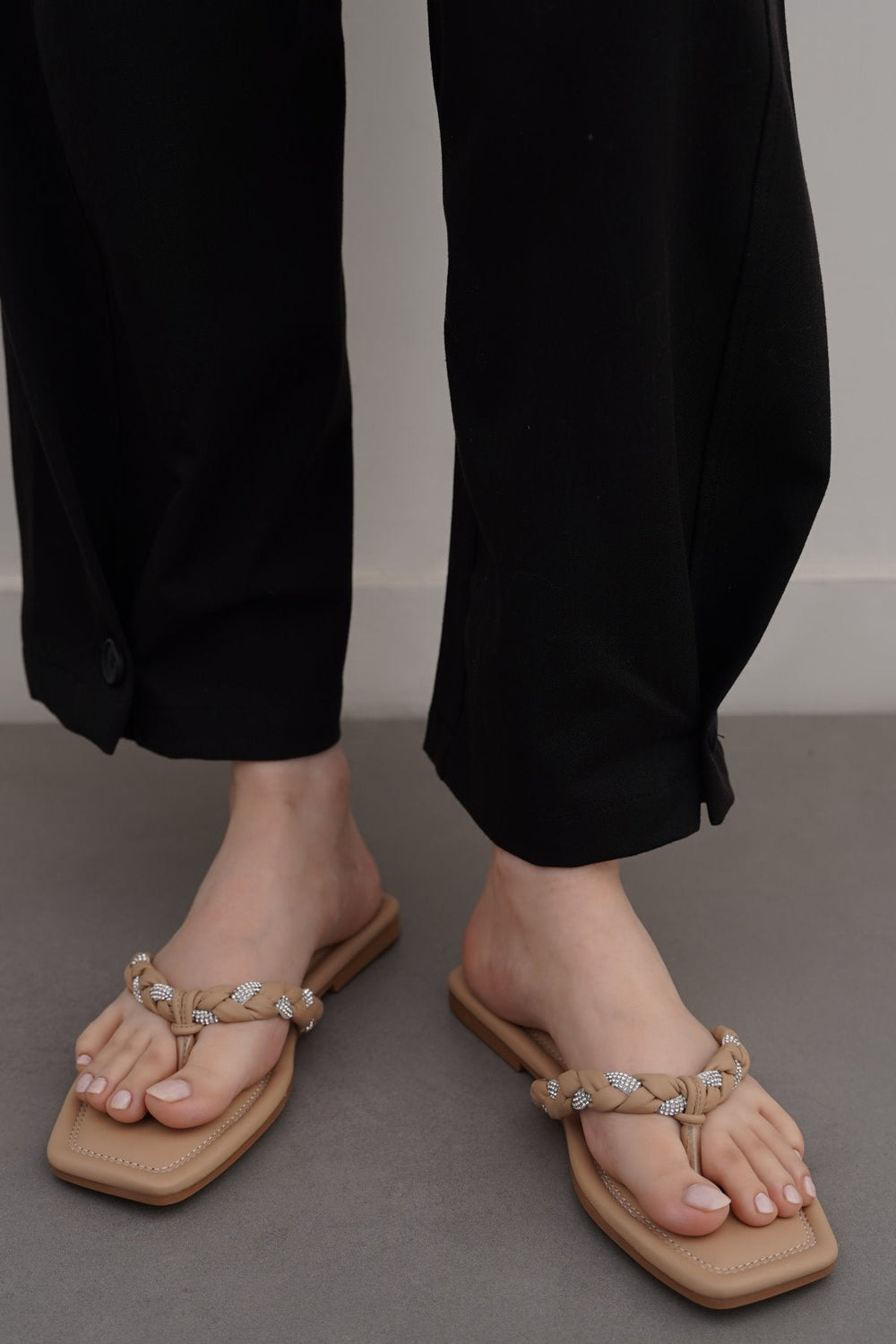 BEIGE BRAIDED FLIP FLOPS