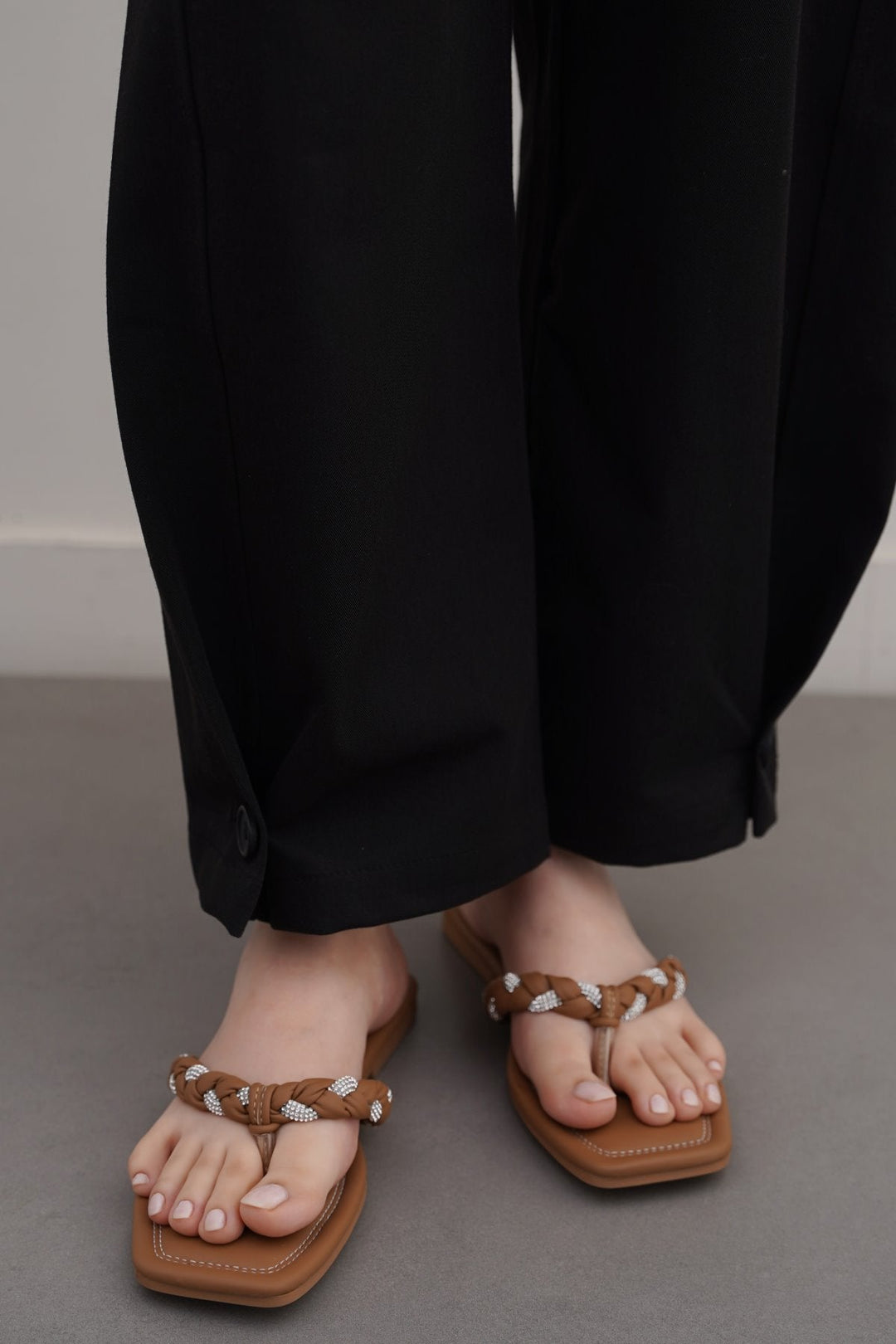 BROWN BRAIDED FLIP FLOPS