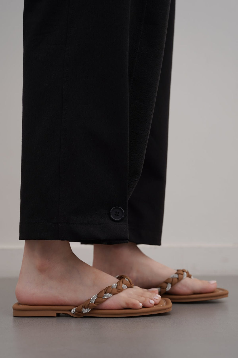 BROWN BRAIDED FLIP FLOPS