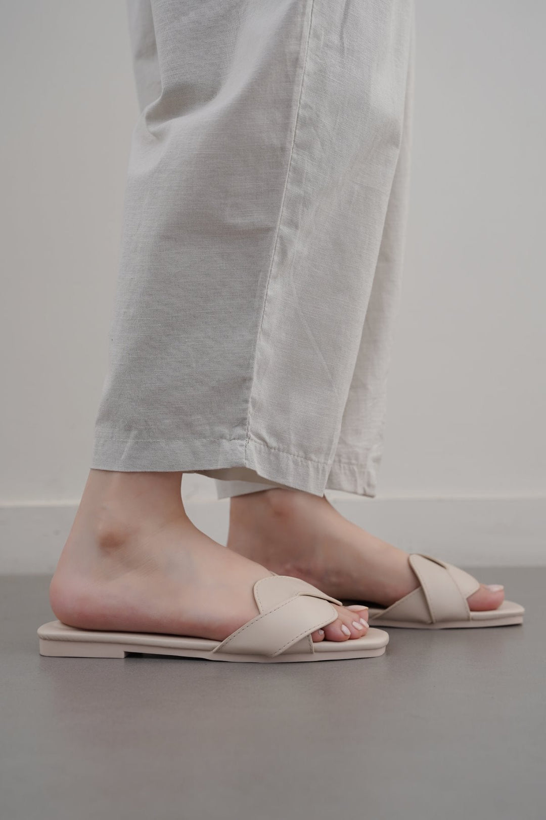 OFF WHITE TRENTO STITCH SLIDES