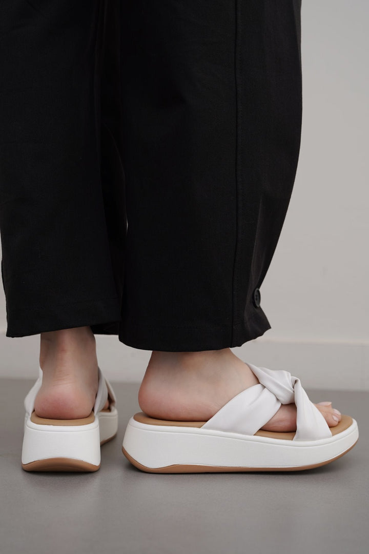 WHITE KNOT MAMA SLIDES