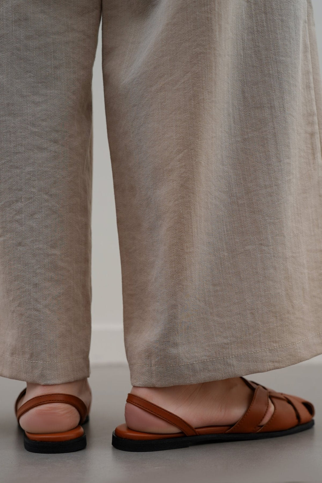 TAN ROMAN FLAT SANDALS