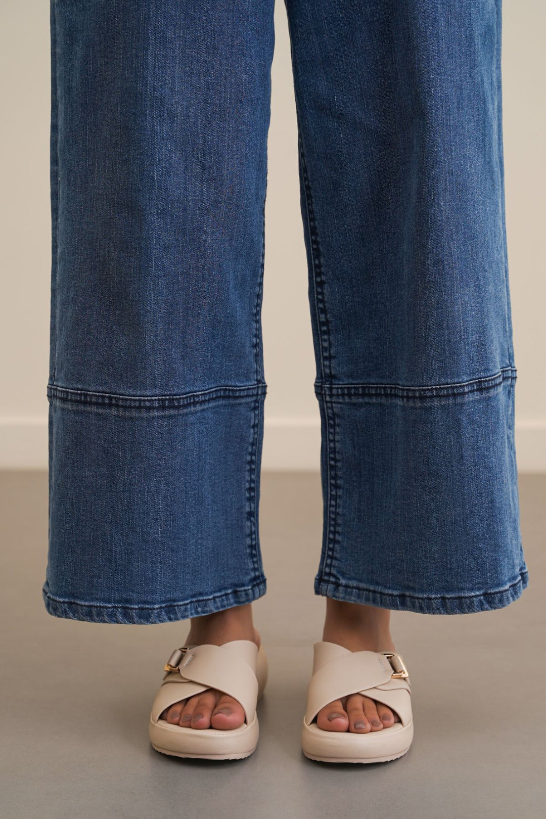 LIGHT BEIGE CLOUD MAMA SLIDES