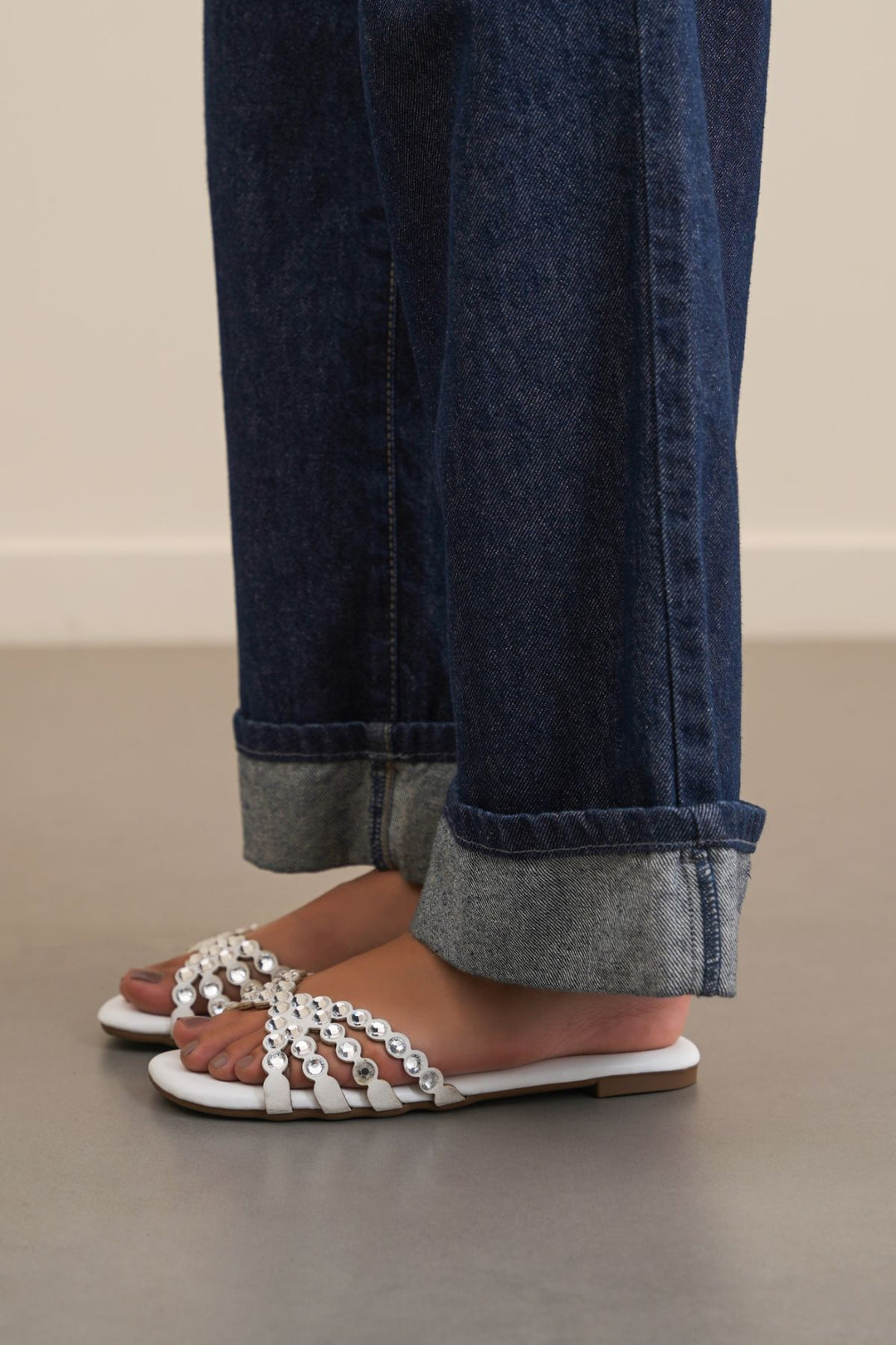 WHITE CUSHIONY PARTY SLIDES