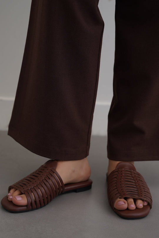COFFEE TROPICAL WEAVE SLIDES