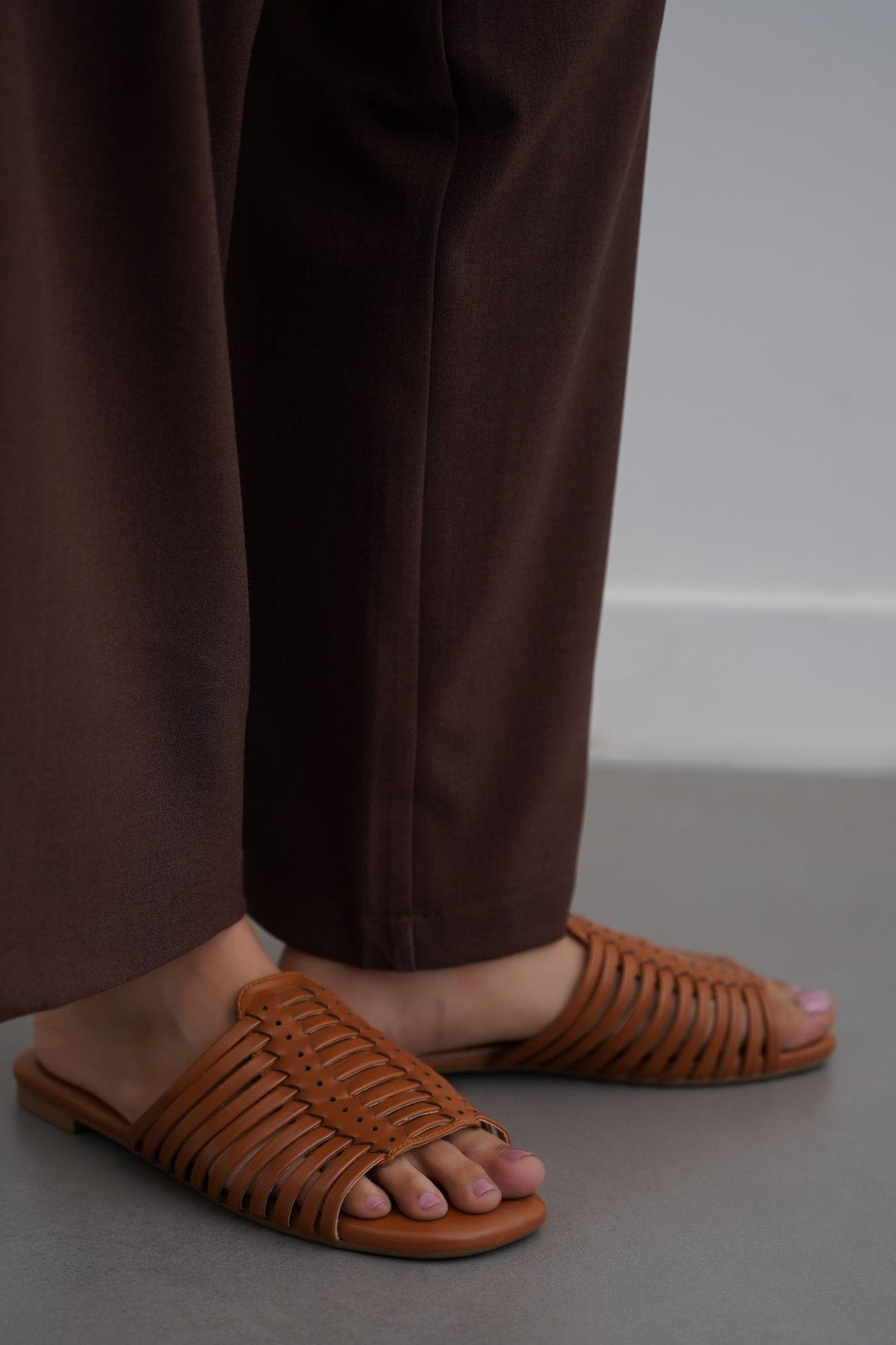 TAN TROPICAL WEAVE SLIDES