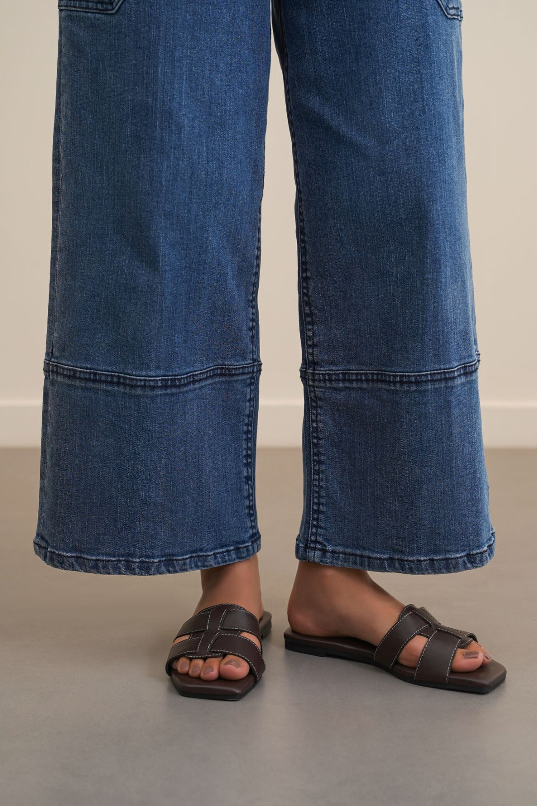 COFFEE CUSHIONED STITCH SLIDES