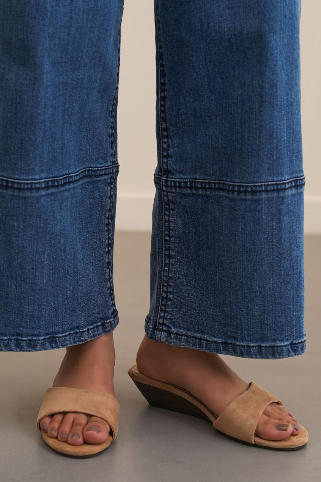 BEIGE MINI SPRING WEDGE