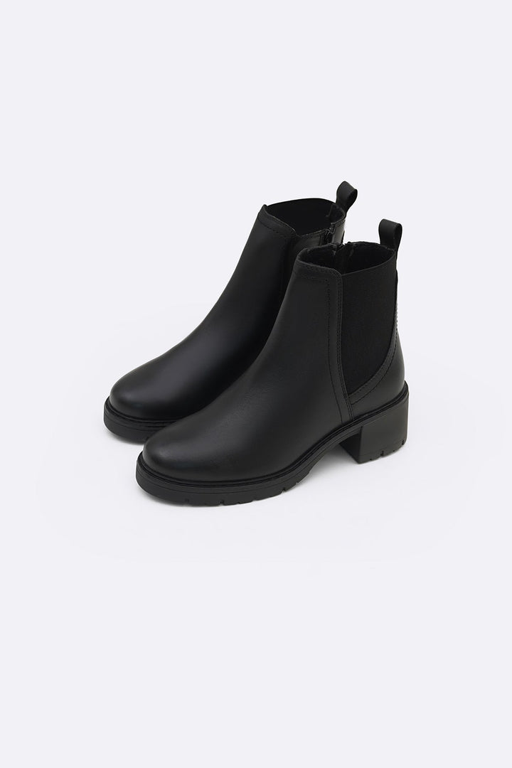 BLACK LEATHER CHELSEA BOOTS