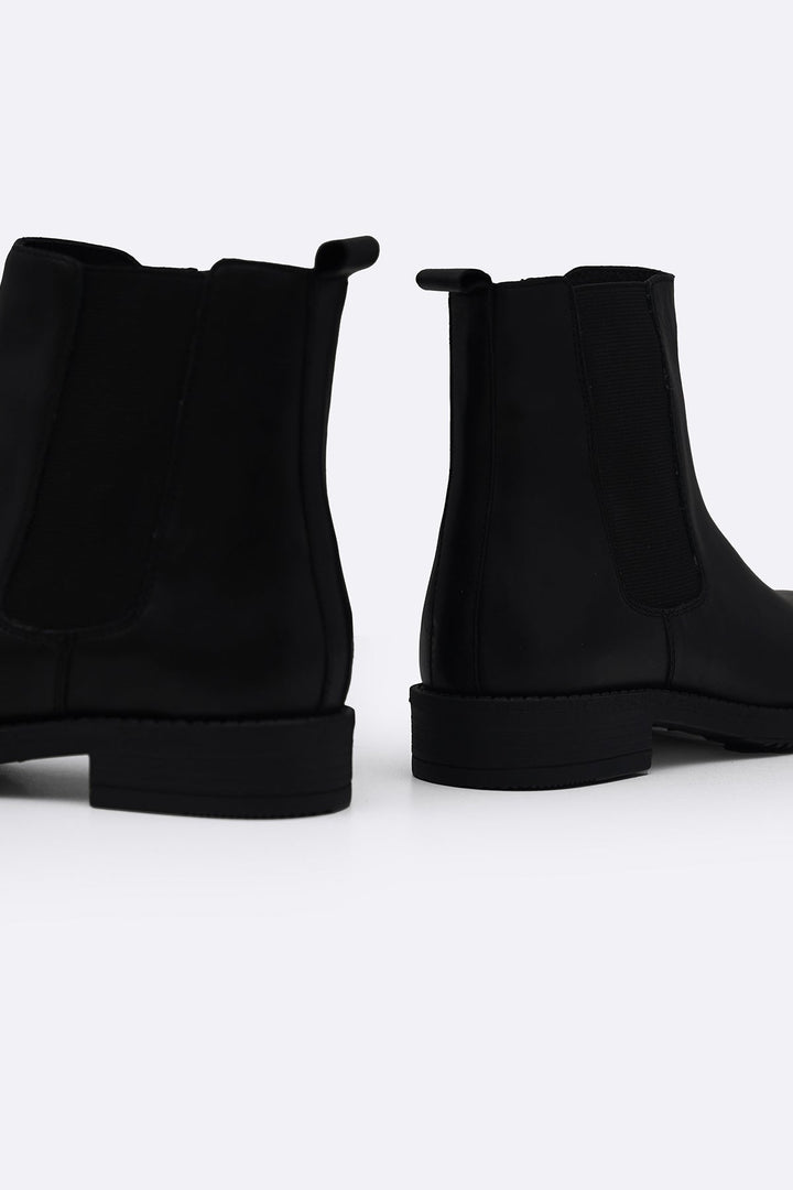 BLACK LEATHER CHELSEA BOOTS