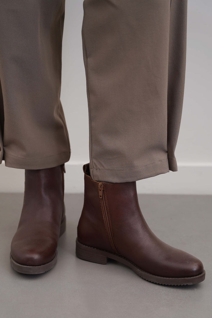 BROWN LEATHER CHELSEA BOOTS