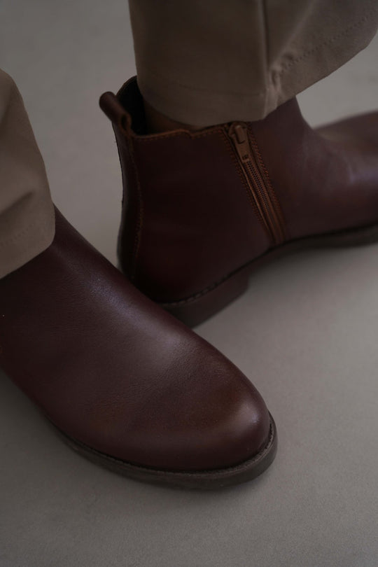 BROWN LEATHER CHELSEA BOOTS