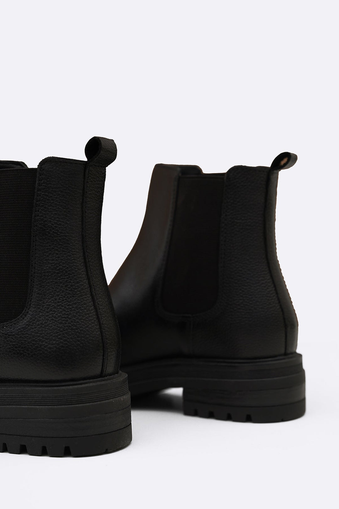 BLACK LEATHER CHELSEA BOOTS