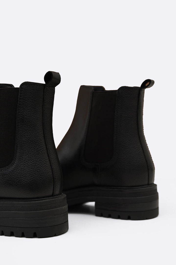 BLACK LEATHER CHELSEA BOOTS
