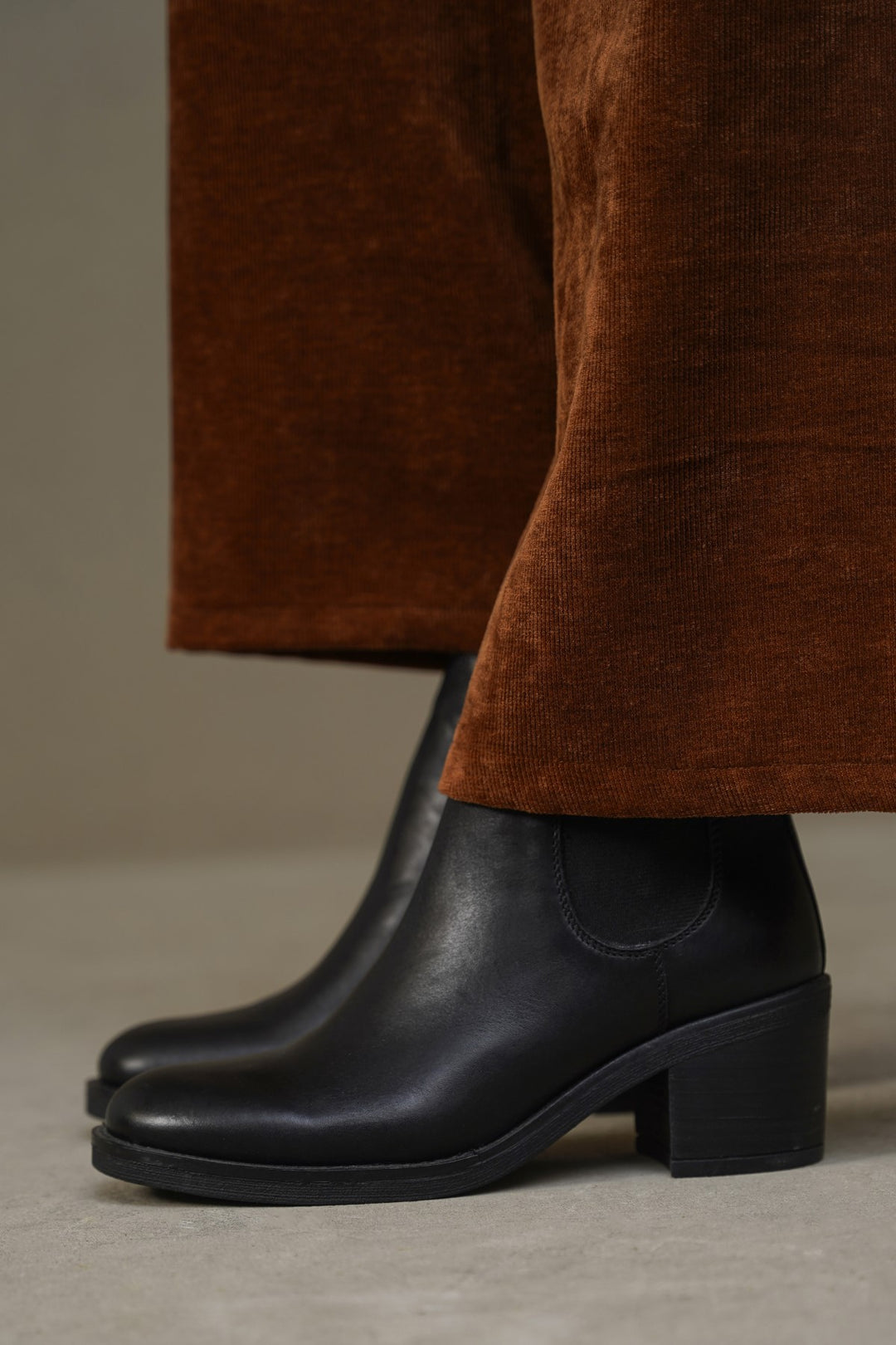 BLOCK LEATHER BOOTS