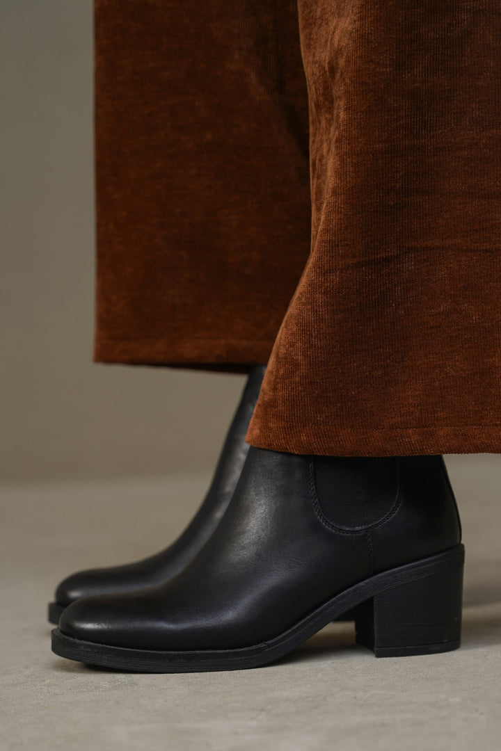 BLOCK LEATHER BOOTS