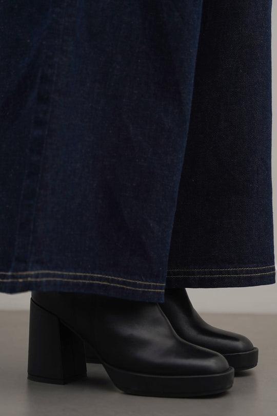 BLACK LEATHER BLOCK BOOTS