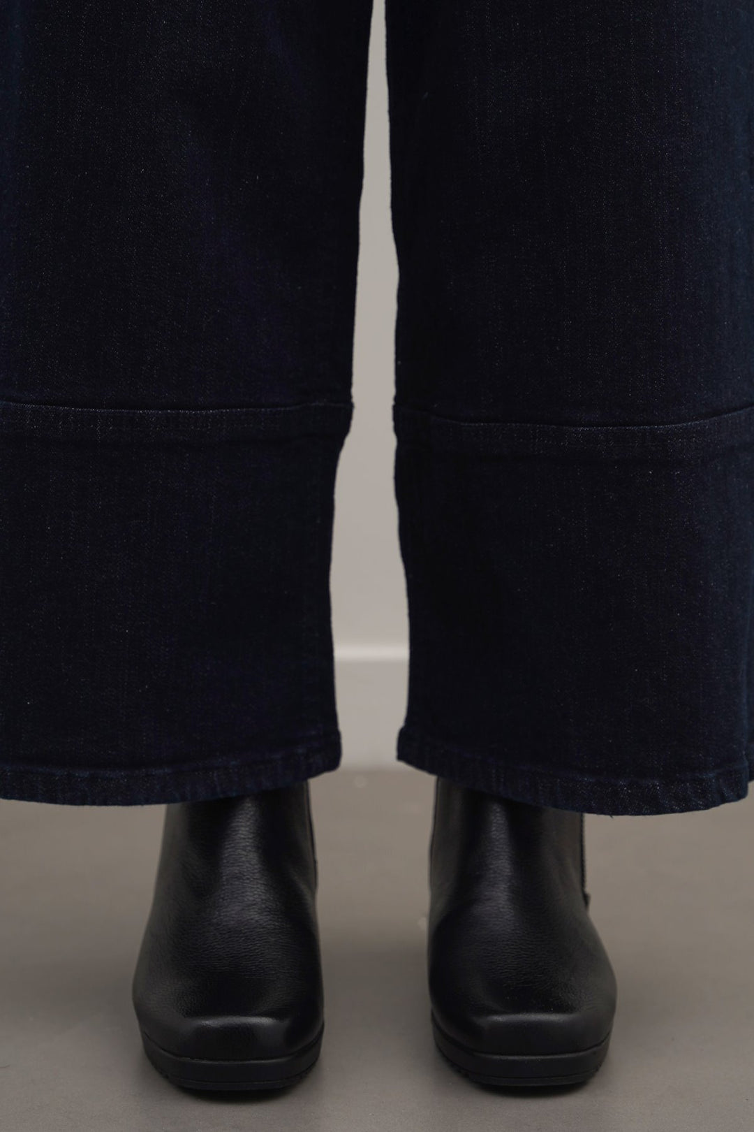 BLACK COMFY LEATHER WEDGE BOOTS