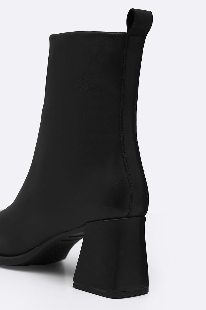 BLACK TOP-STITCH LEATHER BOOTS