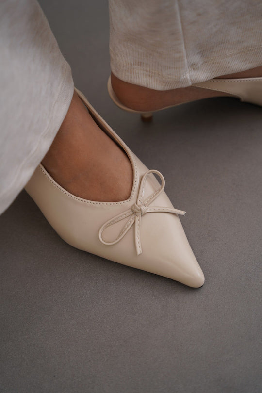 CREAM BOW CHARM HEELS