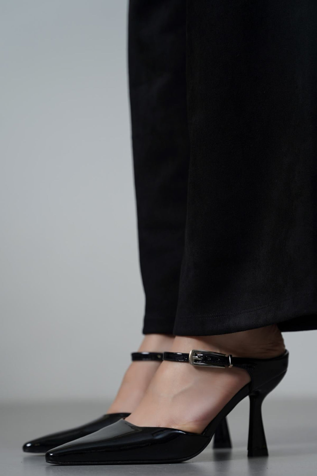 BLACK BROADWAY STILETTO