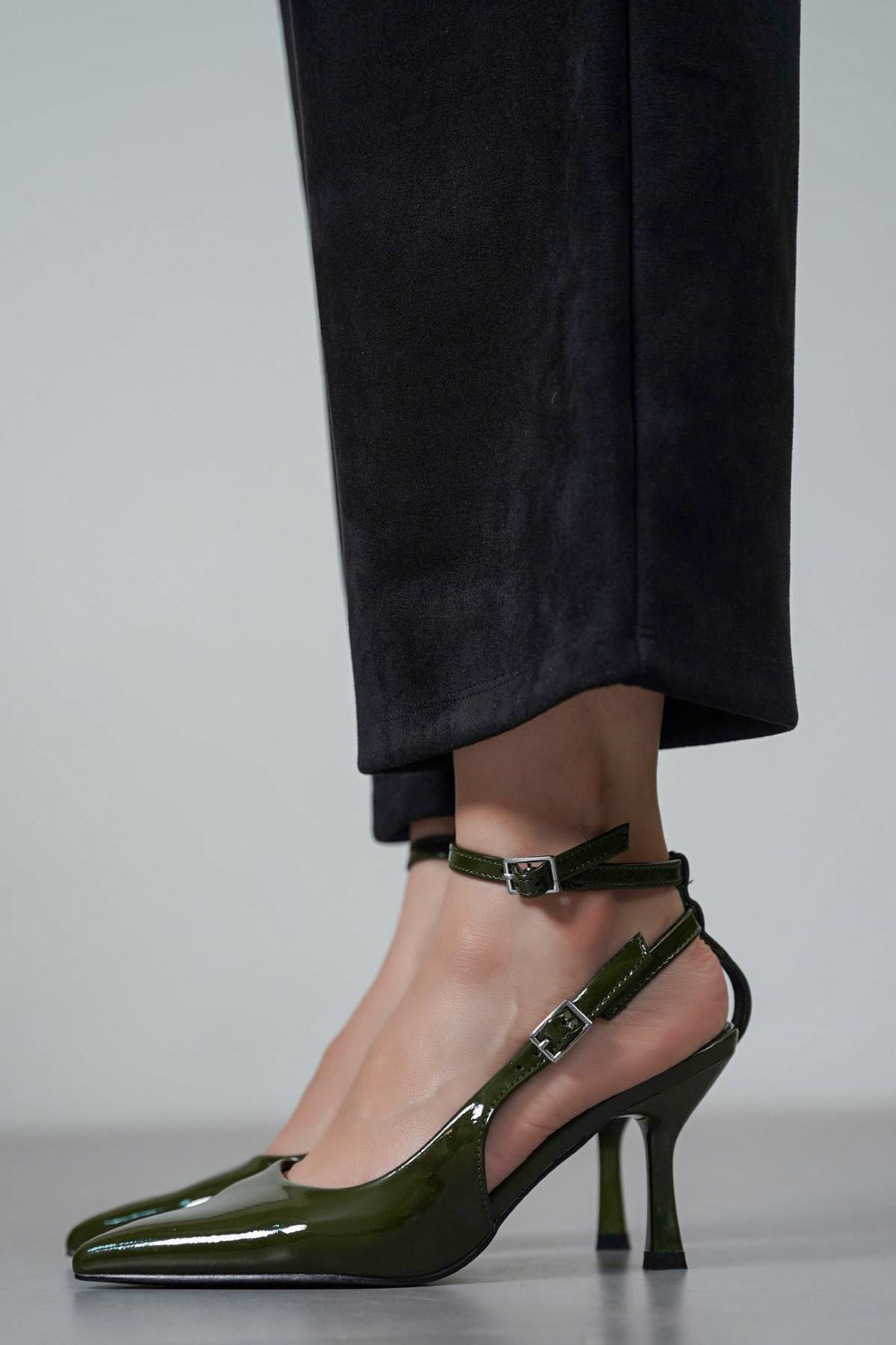 GREEN ANKLE-TIE STILETTO