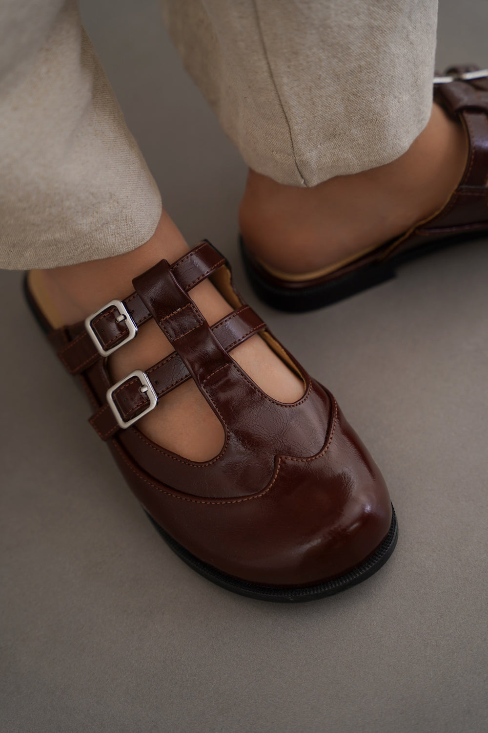 BURGUNDY BROGUE MULE CLOGS