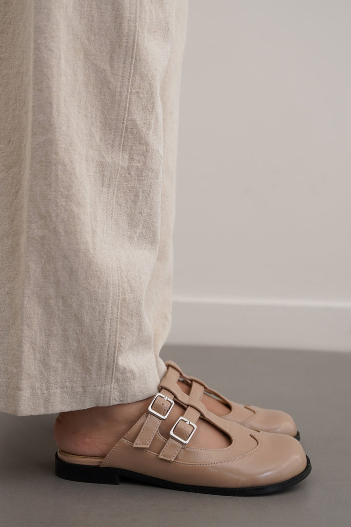 TAUPE BROGUE MULE CLOGS