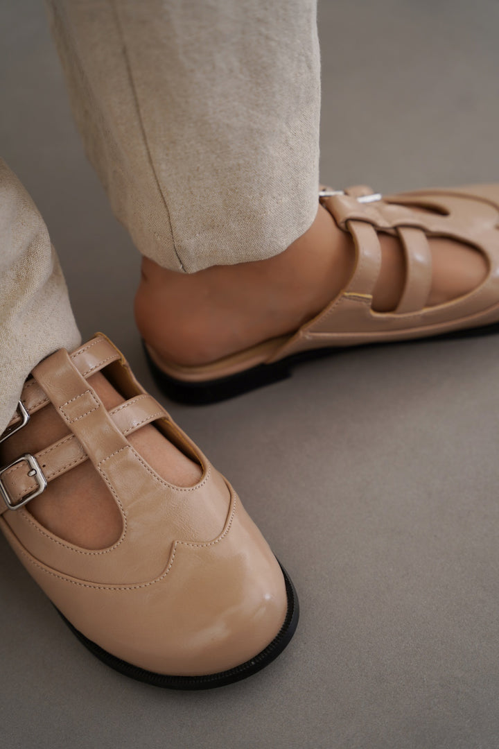 TAUPE BROGUE MULE CLOGS