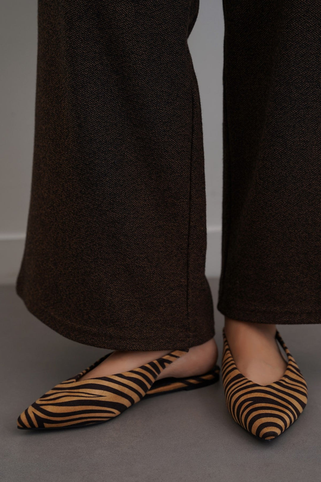 BEIGE JUNGLE FLATS