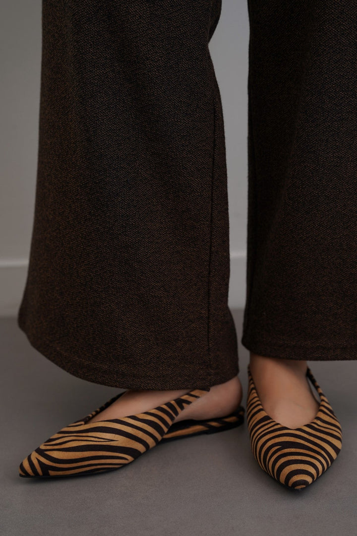 BEIGE JUNGLE FLATS