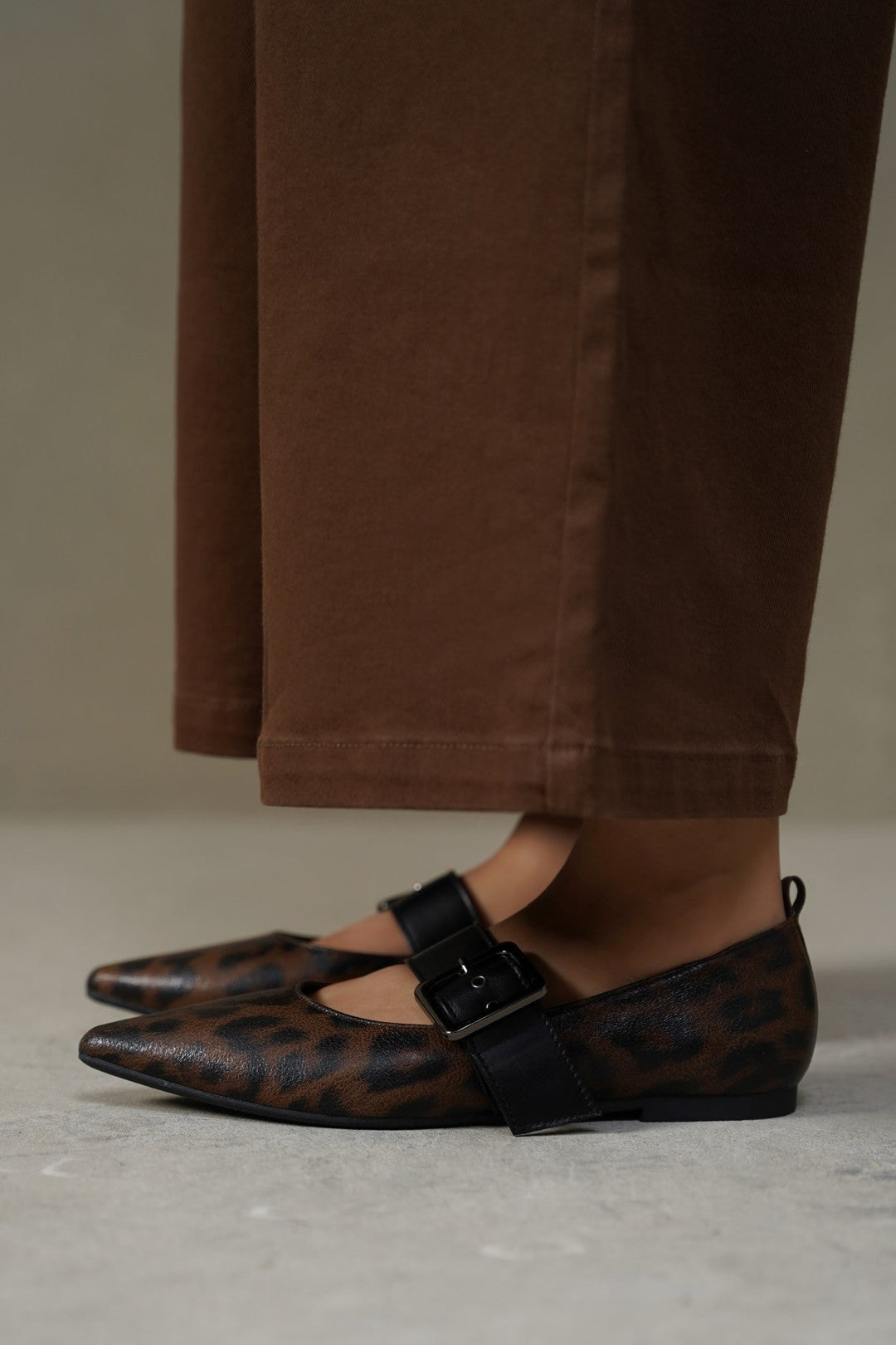 BROWN WIDE BUCKLE PUMPS-barcode issue