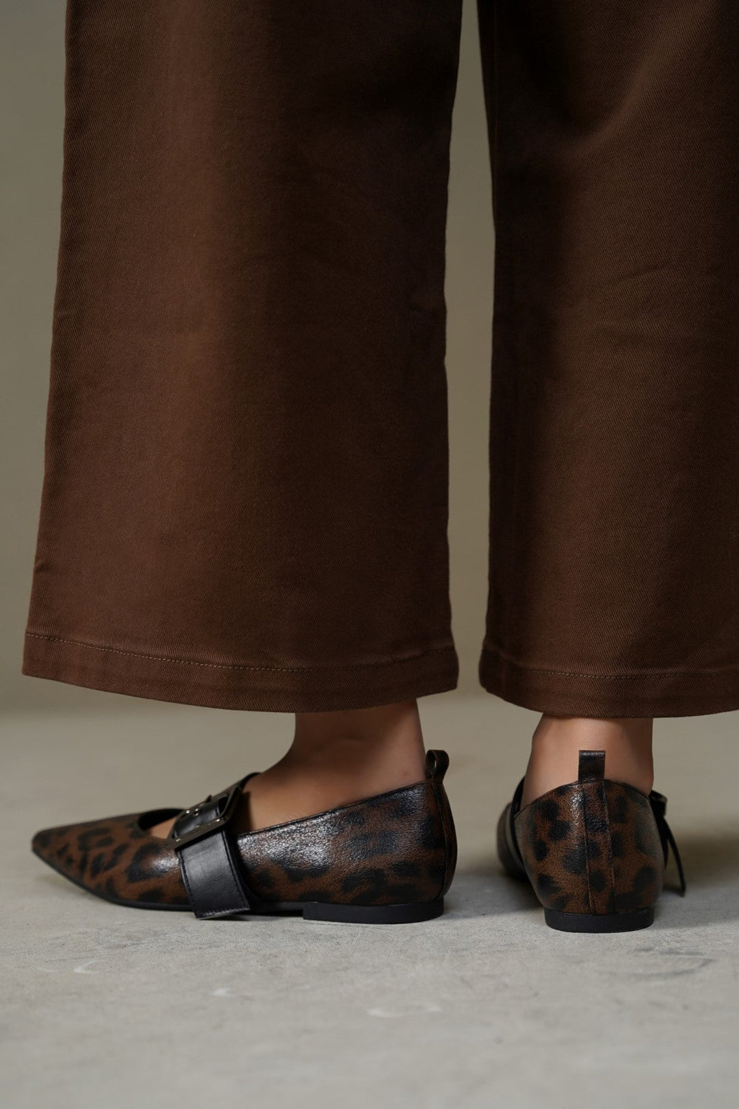 BROWN WIDE BUCKLE PUMPS-barcode issue