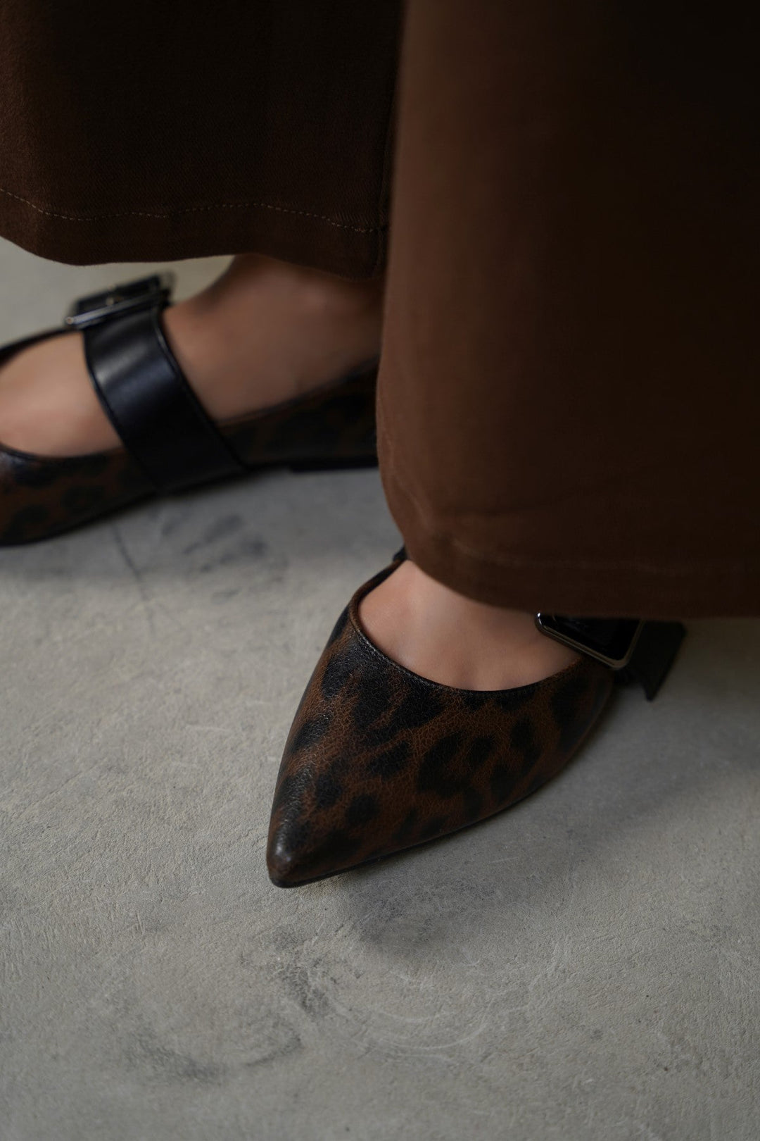 BROWN WIDE BUCKLE PUMPS-barcode issue