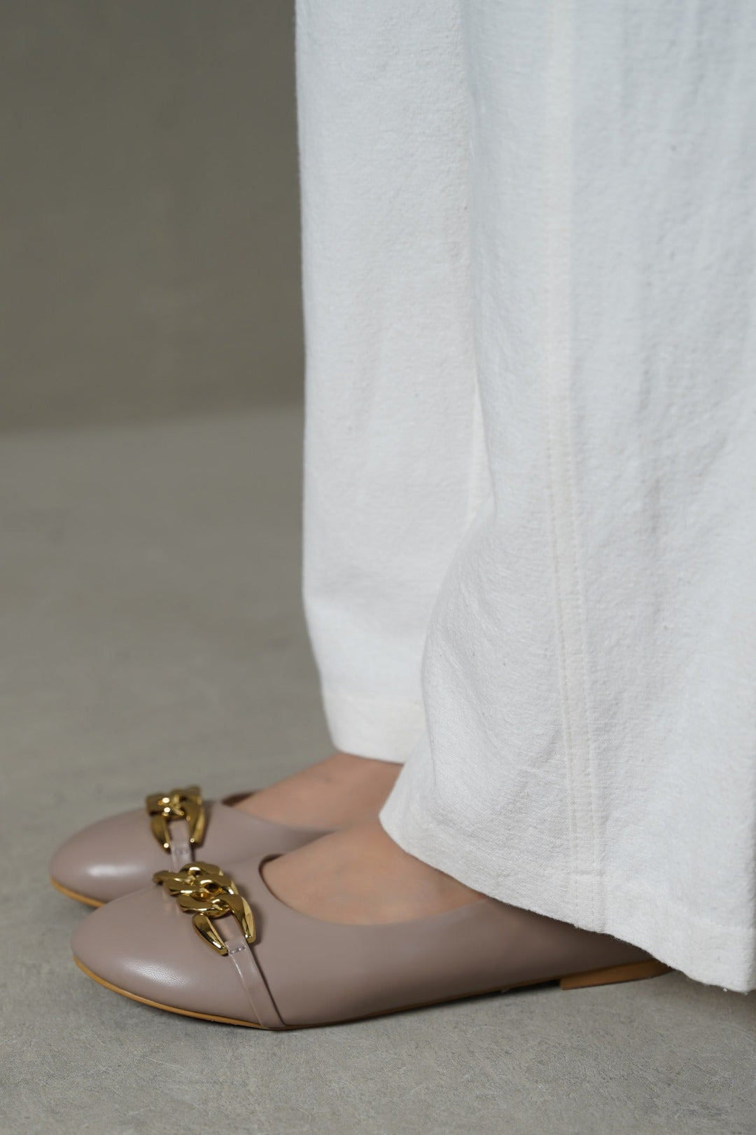 TAUPE CHAIN MAMA PUMPS