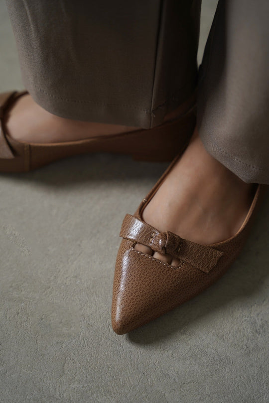 DARK BEIGE TEXTURED LEATHER PUMPS