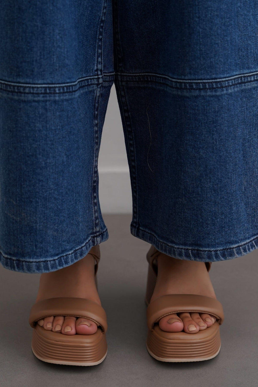 BEIGE HOLIDAY MAMA SANDALS