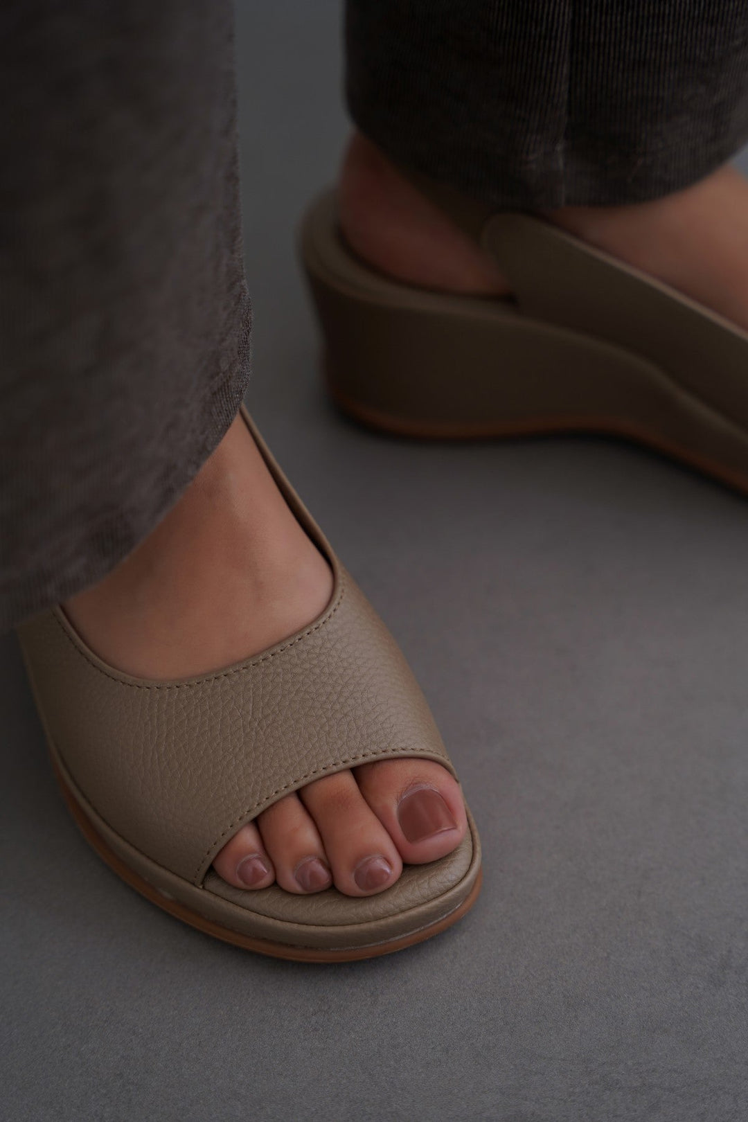 TAUPE LAGUNA MAMA SANDALS