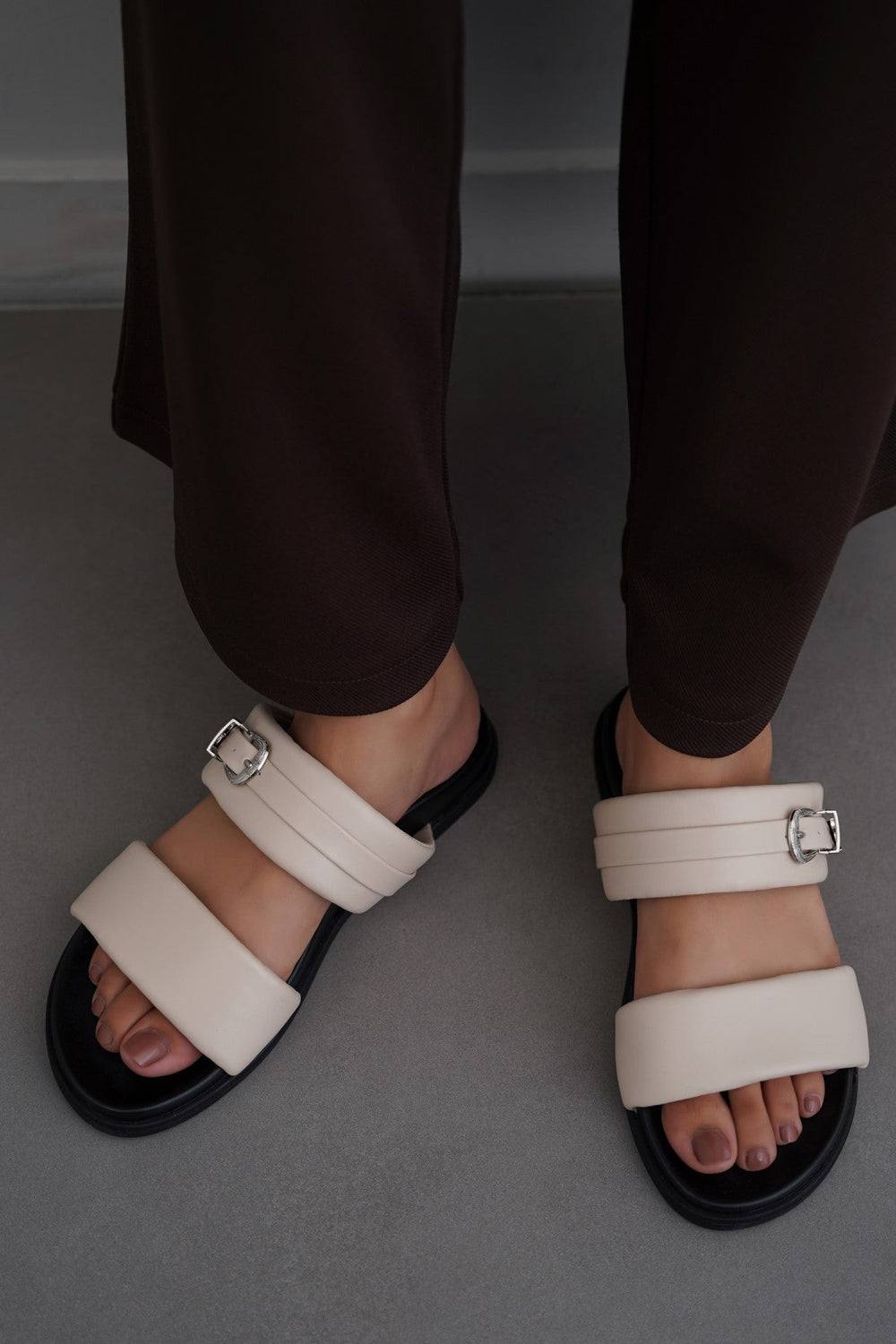 CREAM SOFT PALM DRIFT SLIDES