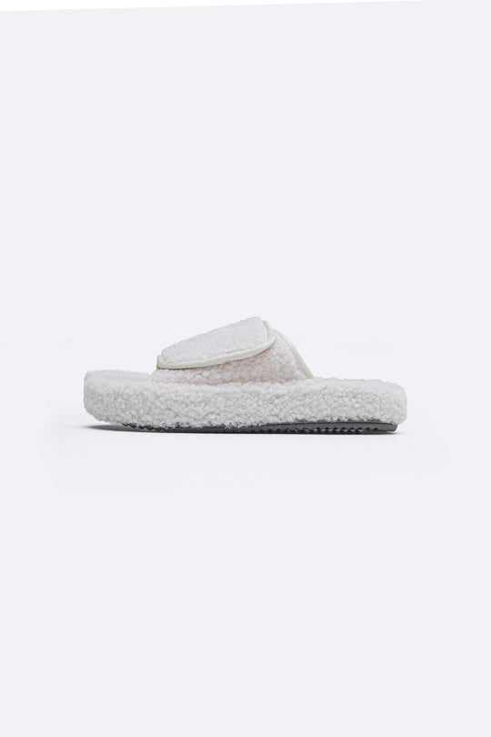 CREAM TEDDY FUR SLIDES